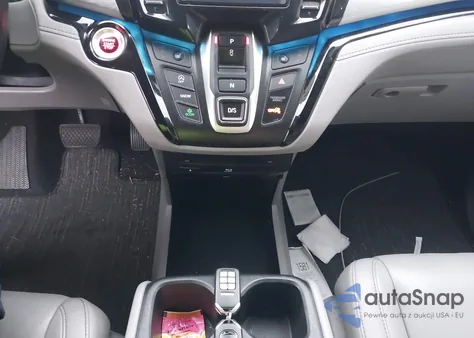 2021 Honda Odyssey Touring from USA, damaged, VIN 5FNRL6H88MB000217